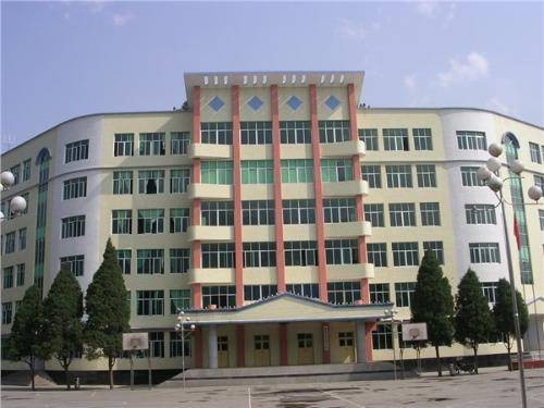 重庆市巫溪尖山中学