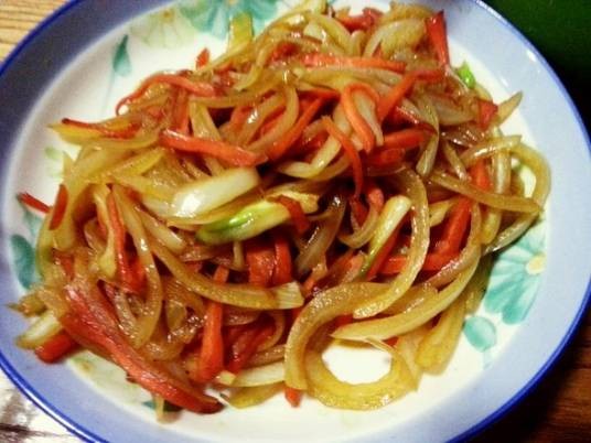 洋葱炒胡萝卜
