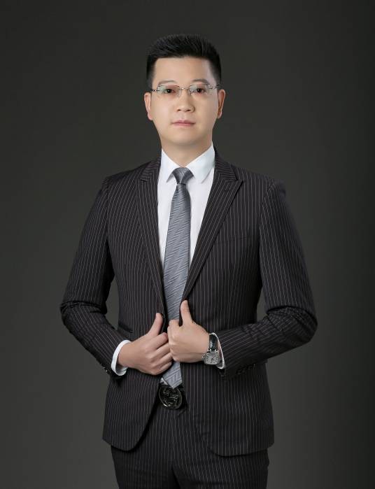 田伟（四川辞鉴律师事务所高级合伙人）