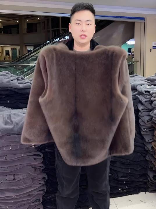 佟二堡海宁皮革城服饰店