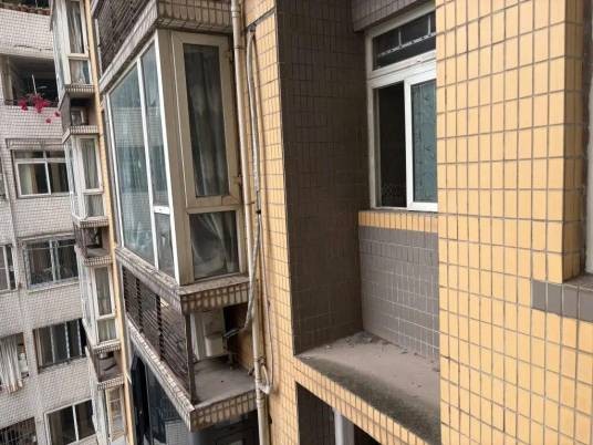 1·24重庆男子跳楼身亡事件