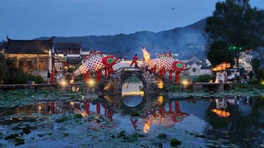 一夜鱼龙舞（黄山市徽州区呈坎景区常态化推出的沉浸式文旅体验活动）