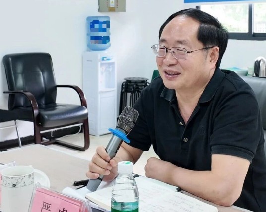 严虎（通威股份副董事长，董事）