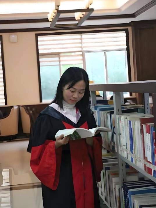 徐蓉蓉（四川外国语大学教师）
