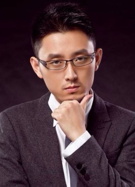 朱鹏飞（短剧《花开烂漫时》导演、编剧）