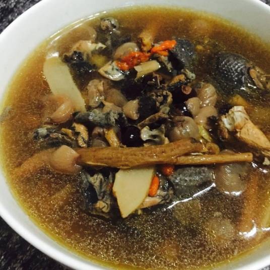 当归炖乌鸡