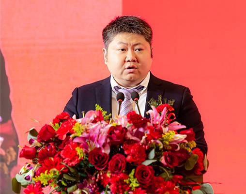 章力（湖北回天新材料股份有限公司董事长、总经理）