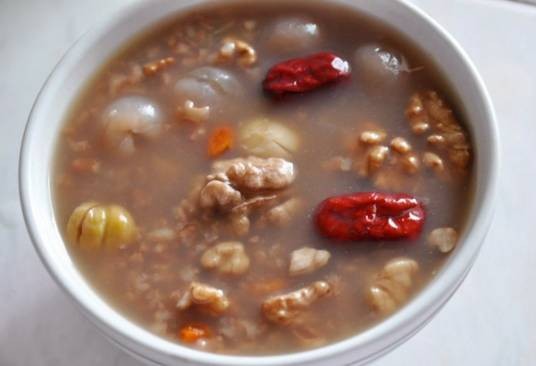 圆肉核桃瘦肉汤
