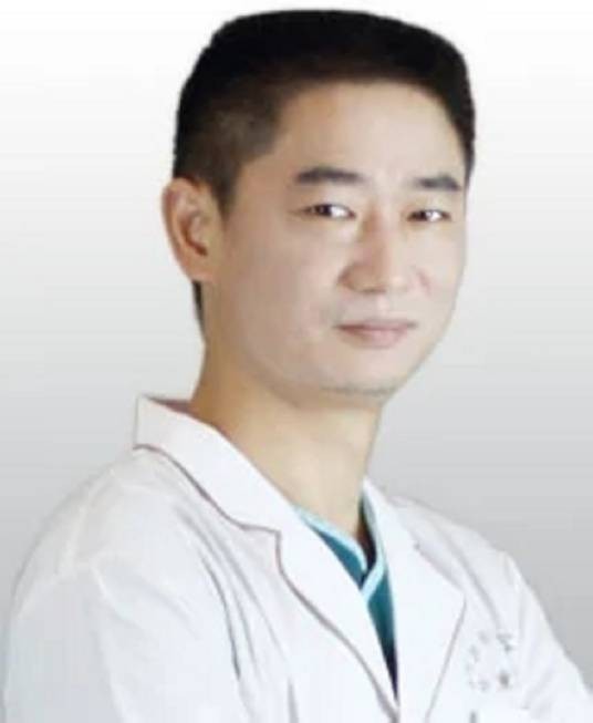 潘智（原重庆当代整形美容医院牙科主任）