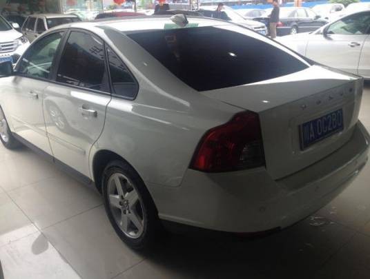2012款沃尔沃S40 2.0L自动尊享版