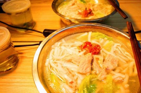 鲜肉煮粉