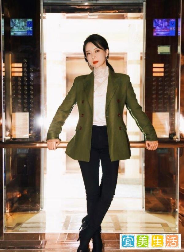 陈数正装出席老公音乐会，金丝眼镜气质好，不演职场女强人可惜了