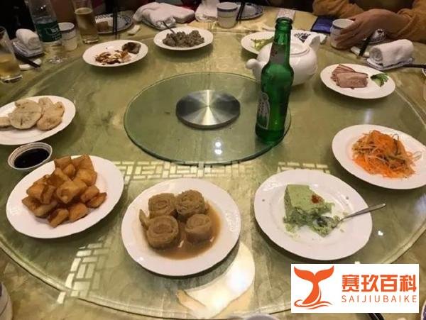 3000元一桌，就吃这？一群百万大V傻眼，把知名餐厅“喷”上热搜