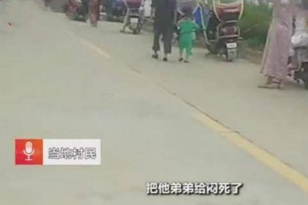 21岁男子因琐事杀母亲后,闷死亲弟,他为啥如此狠心?