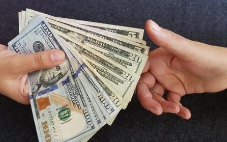 假如你身处贫穷，但是出卖一半寿命可以换取金钱，你愿意吗？