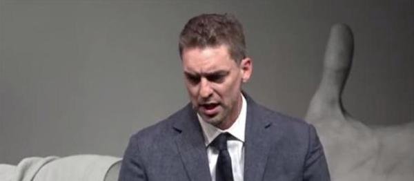 老将泪洒现场，前NBA球星保罗加索尔宣布退役：真希望科比在场