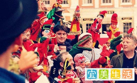 我国【辣条班】首次考核，扒一扒英国的“辣（奇）条（葩）”专业