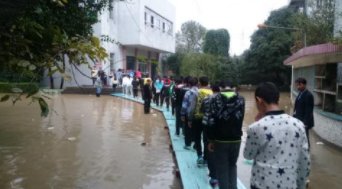 河南平顶山一中学严重内涝3000师生被困,目前这些师生的情况都如何了