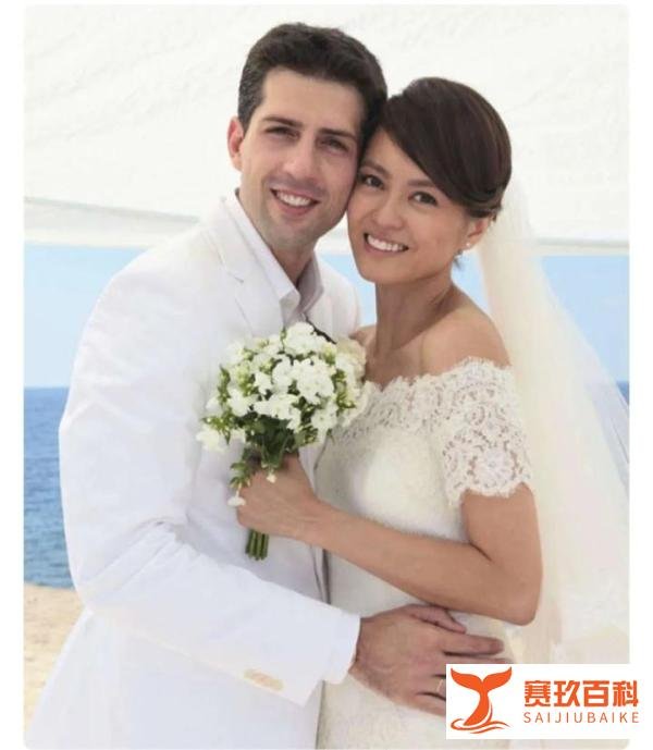 梁咏琪：23岁和郑伊健一吻定情，35岁嫁给西班牙人，今很幸福