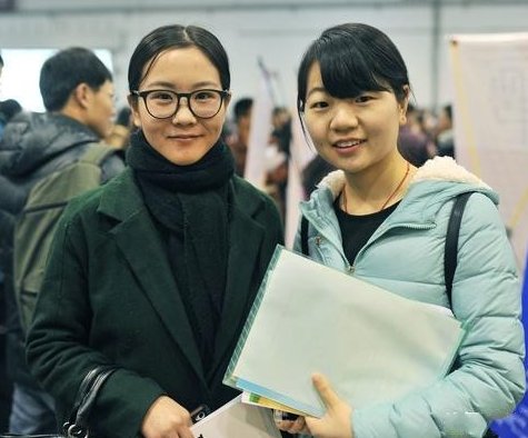 广西一女子上班第3天公司被民警一锅端，大学生找工作该警惕什么？