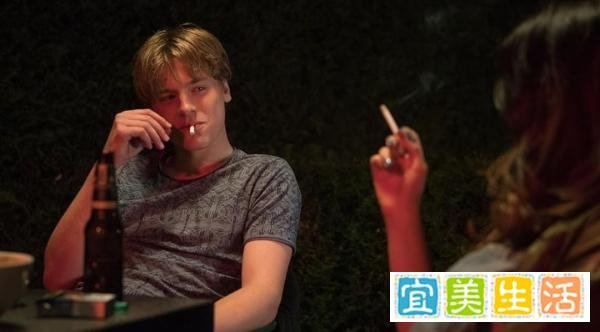 荷兰剧《邻里/换偶》1-3季：道德边界与人性考验的故事