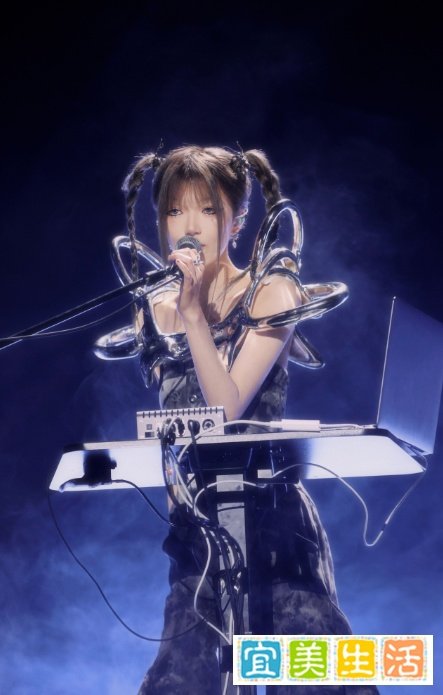 Jinx周君怡参加《青年派计划》首舞台改编非主流歌曲《坏女孩》
