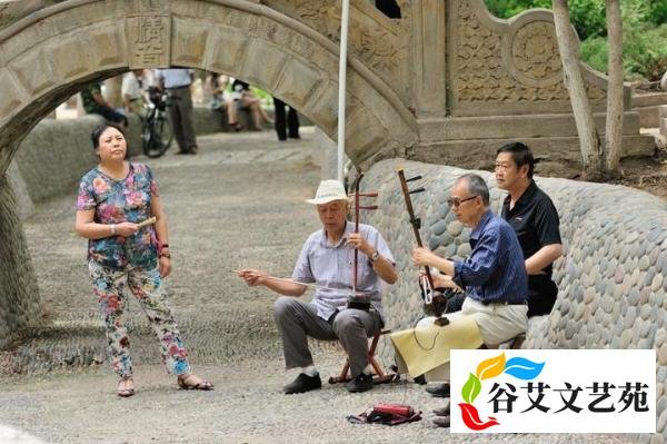 为什么常说「东北人」「西北人」，而几乎没见过说「东南人」「西南人」？