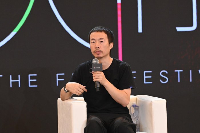 《隐入尘烟》票房破4千万，导演为了拍这部剧经历了哪些困境？