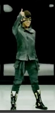 2pm组合中，i will. be backMV很好看，妆容我很喜欢。就是分不清楚谁是谁，请大家帮