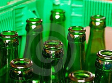 河南一群年轻人聚餐留下144个空酒瓶，老板看到后有何反应？