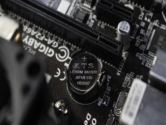主板CMOS电池怎么取出来？