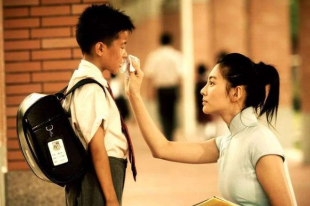 被周星驰骗了12年,《长江七号》全是美女,连暴龙都是女的吗?