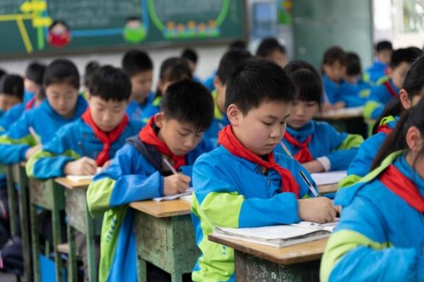 蒨字的意思和含义