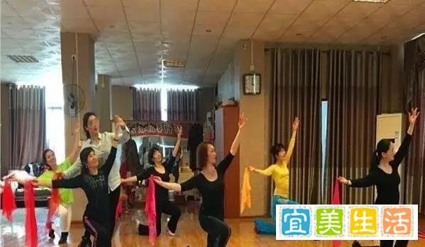 女官员餐后吸毒死亡 曾获评“最美湘女”