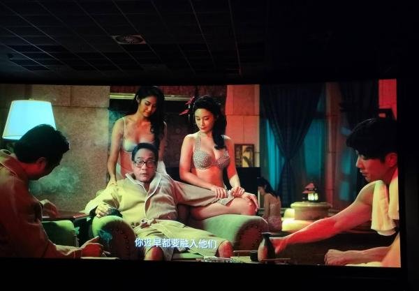 追虎擒龙热映 看舞女郎韩昕怡如何游走黑白两道