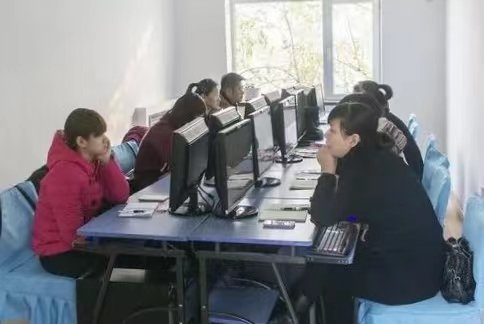 成人短期的电脑培训班学费是多少啊?