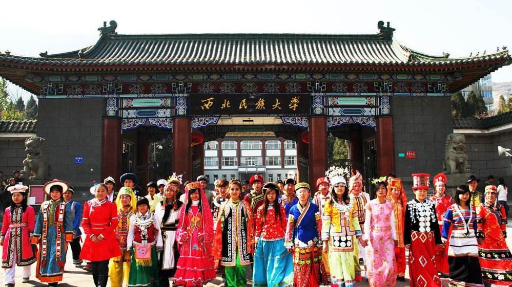 西北民族大学众多学生身体不适的现象，学校采取什么措施？