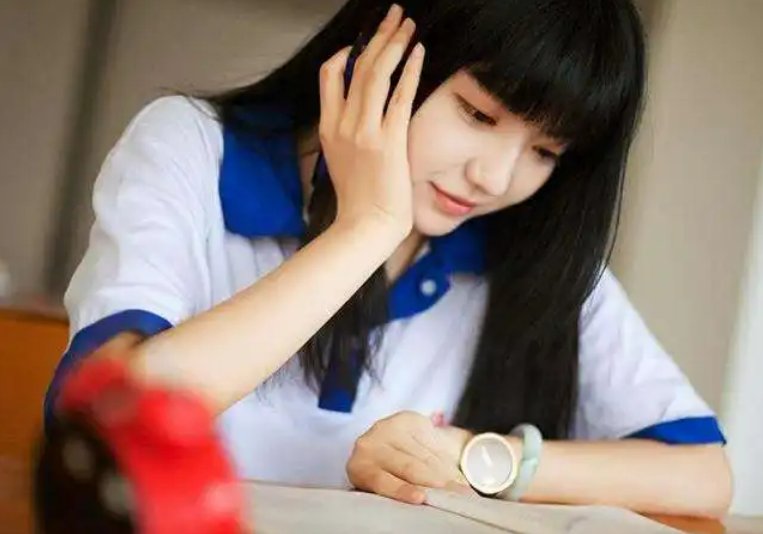 带金字旁的女孩子的名字大全