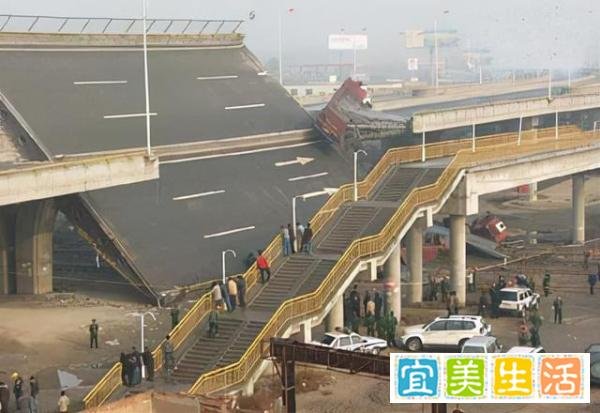 湖北高速桥梁侧翻追踪 专家：独柱墩设计有安全隐患