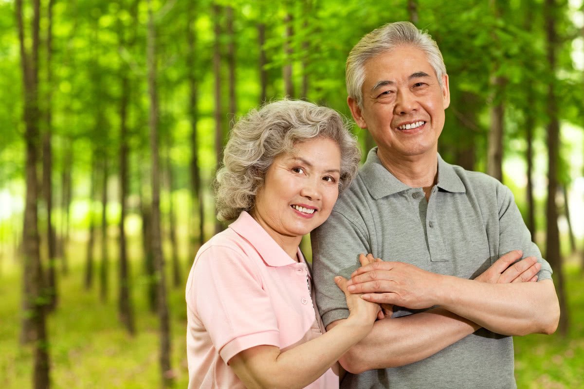 中国男人和女人的平均年龄是多少？