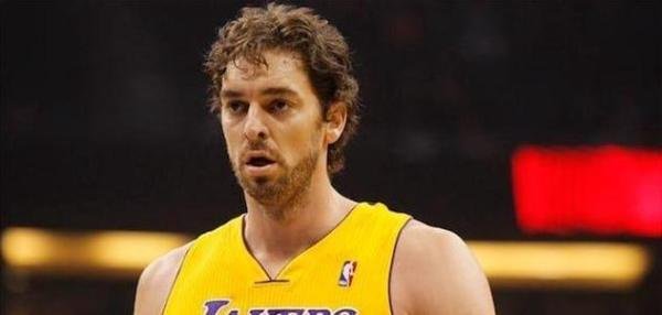 老将泪洒现场，前NBA球星保罗加索尔宣布退役：真希望科比在场