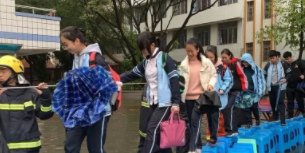 河南平顶山一中学严重内涝3000师生被困，目前这些师生的情况都如何了