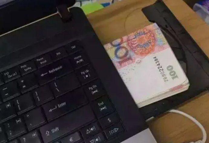 邵阳一妻子意外发现丈夫的私房钱,掏出后铺满一地,此事反映出了哪些问题?
