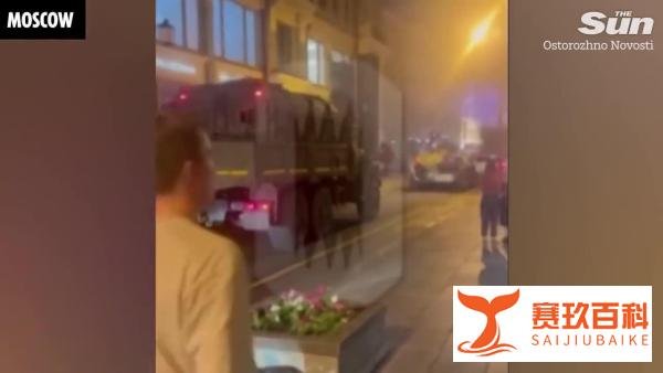 6月23日夜，莫斯科街头军车、警车加强戒备