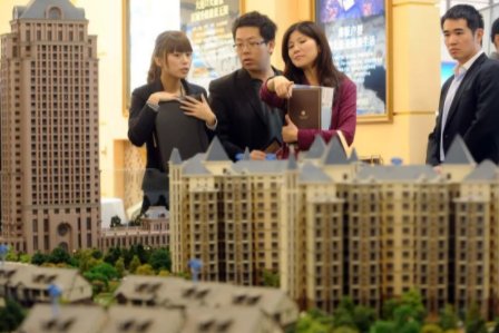 成交就奖励中介22万和iPhone14，现在的业主为了卖房有多拼？