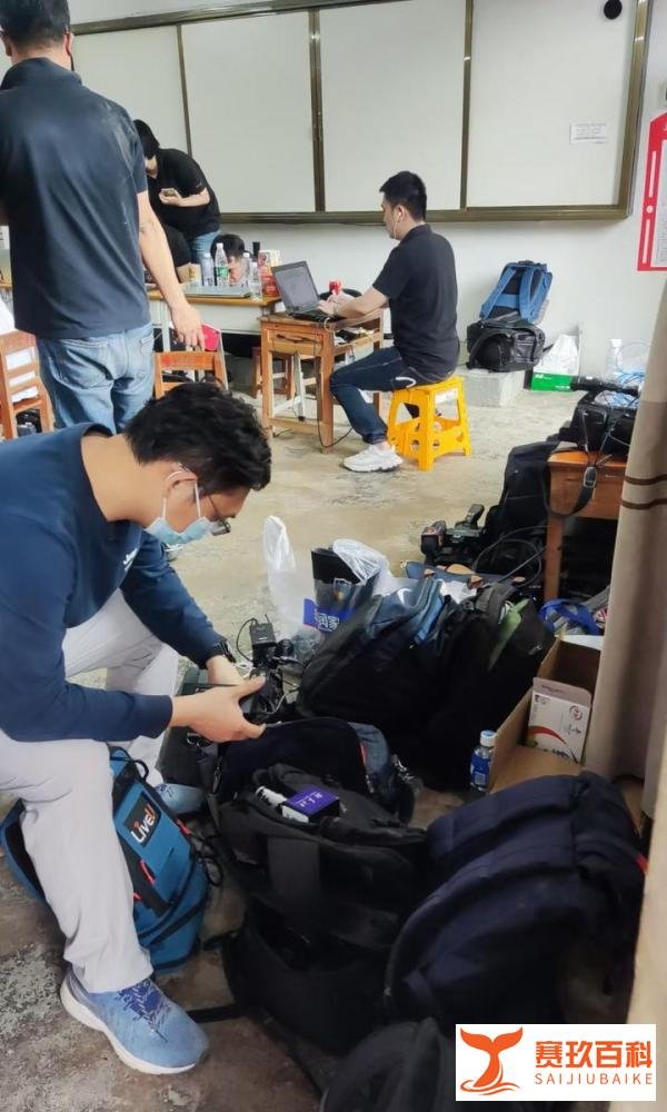 东航空难真正没有登上飞机的只有两人:腾冲的黄先生，退票截屏的辛女士