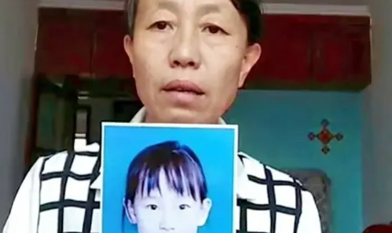 女孩在家楼下补课后失联,父母苦寻12年,为何父母仍然没有放弃?