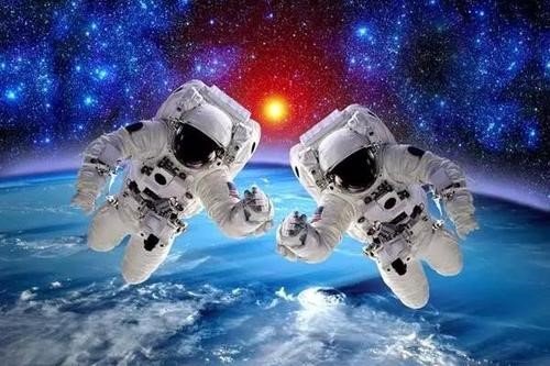 月球发现的神秘尖塔究竟是什么？