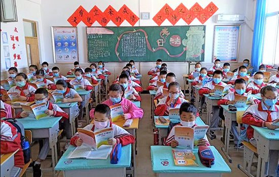 师恩难忘！6名白发老人探望101岁老师，这份师生情为何让人动容？