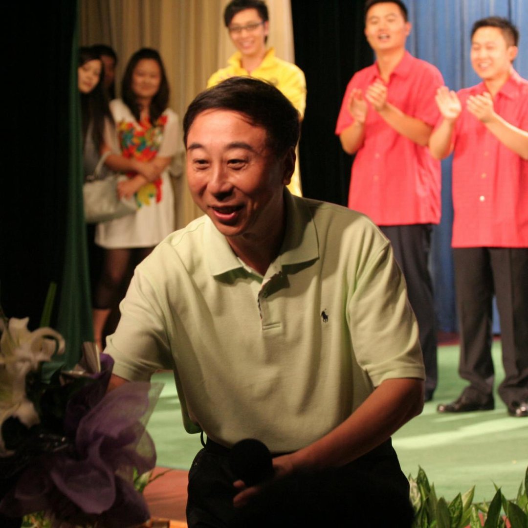 冯巩老婆原来是她，低调了37年长这样，难怪冯巩不愿意公开，她是谁？